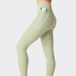 Sweaty Betty Super Soft 7/8 Yoga Leggings  Large.  NWT